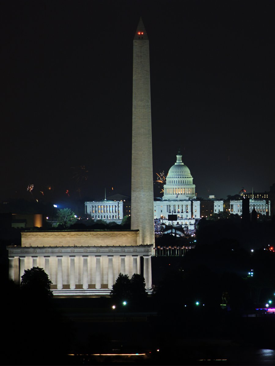 The #WashingtonDC skyline simply gleams at night!
