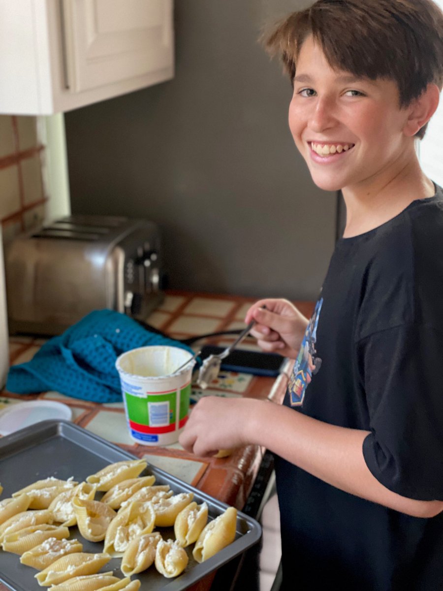 catcora's tweet photo. Proud mama alert! Last night Gavin treated us to these delicious Stuffed Shells! #futureironchef #bestsons #family https://t.co/0wBkIMGQA6