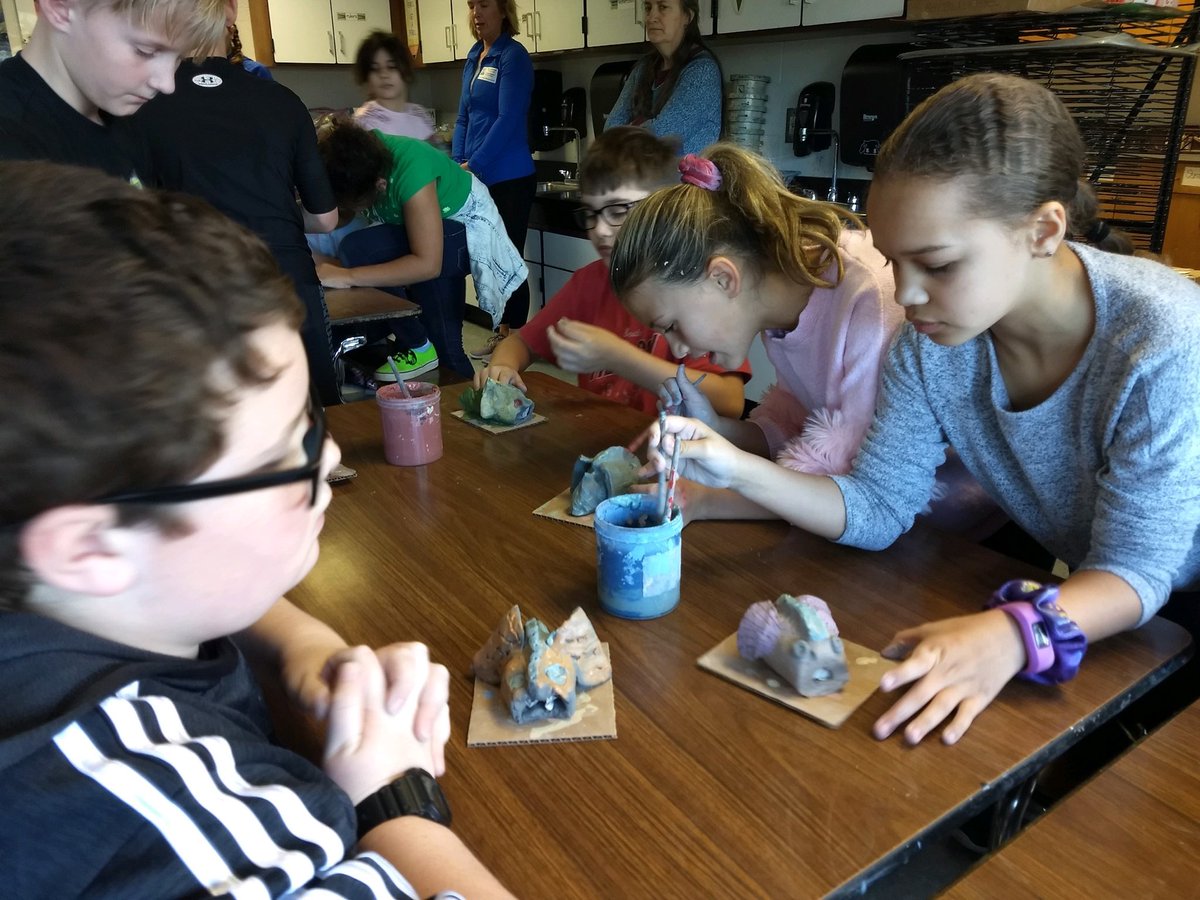 KCS_Jefferson's tweet photo. Clay week continues! Look at these sculptures and intense concentration! #claythings #3dart https://t.co/HbkFQ9IoMG