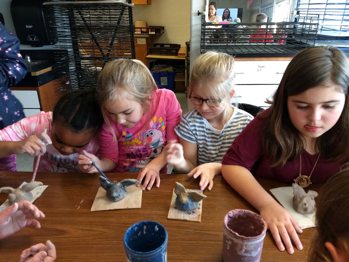 KCS_Jefferson's tweet photo. Clay week continues! Look at these sculptures and intense concentration! #claythings #3dart https://t.co/HbkFQ9IoMG
