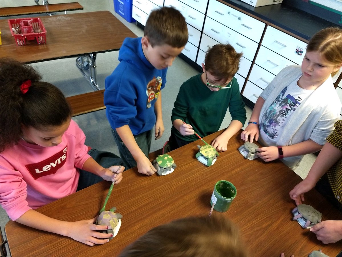 KCS_Jefferson's tweet photo. Clay week continues! Look at these sculptures and intense concentration! #claythings #3dart https://t.co/HbkFQ9IoMG
