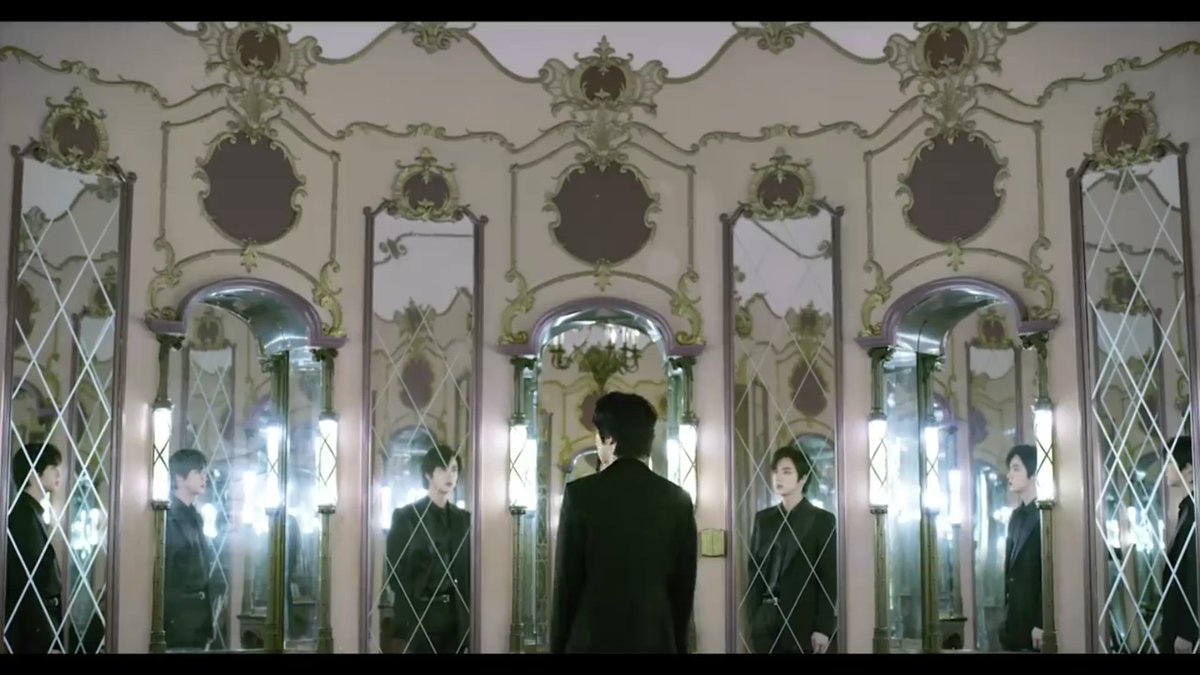 jkbamrm's tweet photo. "En la vida es importante tener un amigo que sea ,a la vez,espejo y sombra.El espejo nunca miente ,y la sombra nunca se aleja."

#BlackSwan  @BTS_twt https://t.co/tzprPqKUMd