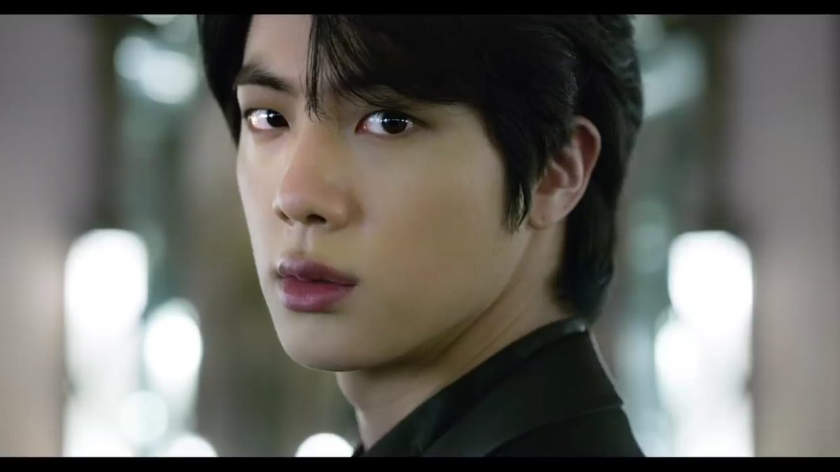 jkbamrm's tweet photo. "En la vida es importante tener un amigo que sea ,a la vez,espejo y sombra.El espejo nunca miente ,y la sombra nunca se aleja."

#BlackSwan  @BTS_twt https://t.co/tzprPqKUMd