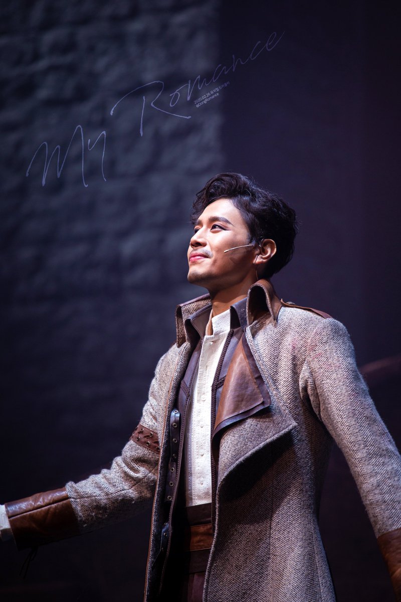 DongRomance's tweet photo. 20200226 (수) 저녁공연
뮤지컬 '드라큘라' 커튼콜데이
반 헬싱 역 #손준호 https://t.co/gCeu1clSnC