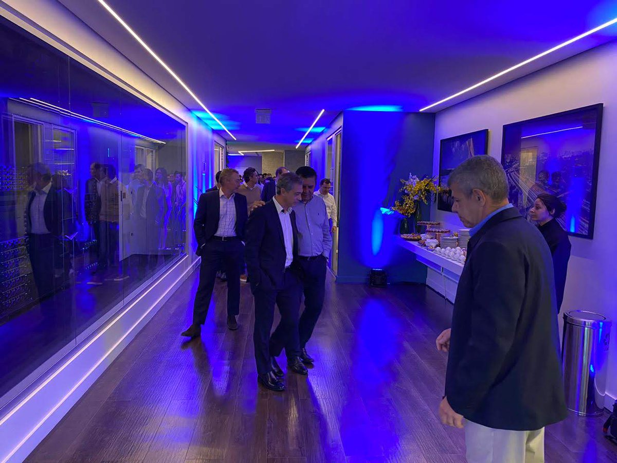 RietReis's tweet photo. We're open! Today we reopened our @DellTechSolCtrs São Paulo at Dell Technologies São Paulo site. Bringing more technological features in our data center lab and rooms, we are eager to let our customers be part of the digital transformation with us! @DesOS_CSC @GoudardDellEMC https://t.co/JzTKkTJlak
