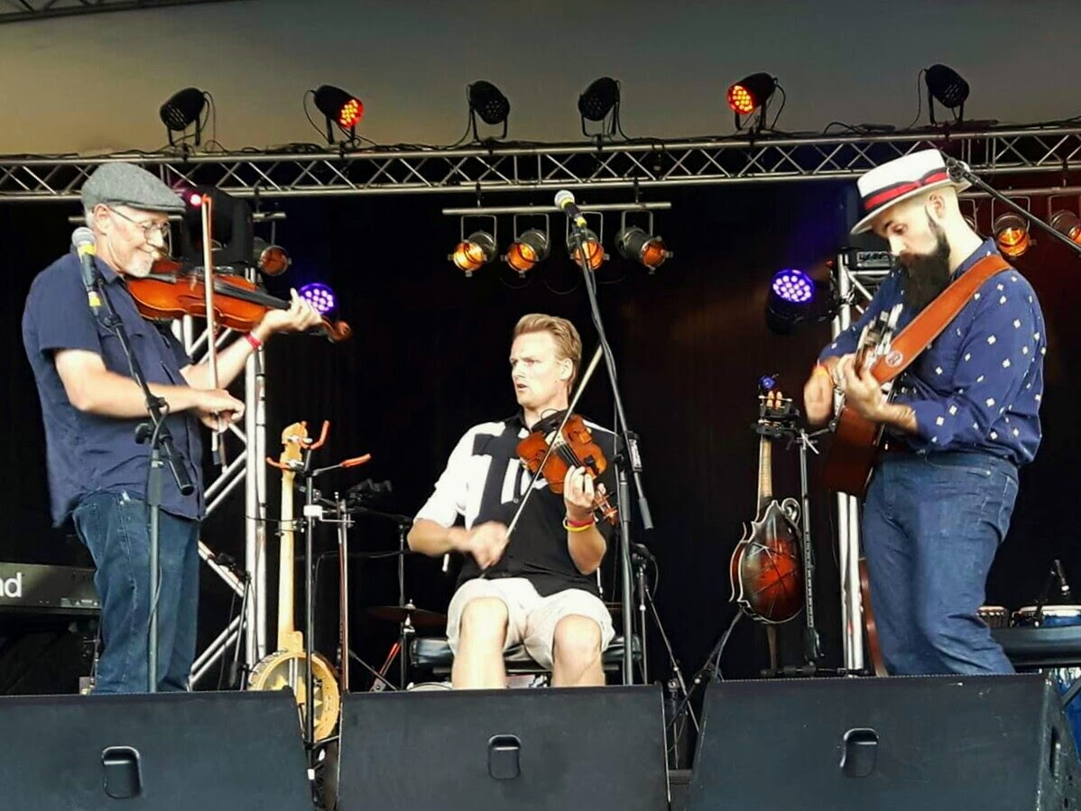 Posse monthly newsflash! Last call for music video contributions and new festivals on the calendar!🎻🎶 - mailchi.mp/c26893662466/p…