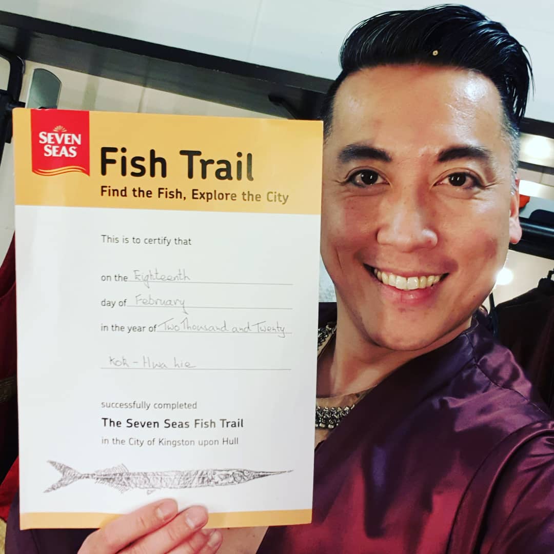 KokHwaLie's tweet photo. A lovely souvenir from Hull!! Thank you @WilliamLewis33!! #hull #fishtrail #hullfishtrail #tourist #newtheatrehull #uktour #KingAndI #kingandiuk #touringlife #TheKingAndI #runelizarun #actor #actorslife #workingactor #theatre #musical #KingandItour #hullnewtheatre #TheKralahome https://t.co/bTeJoNGVlf