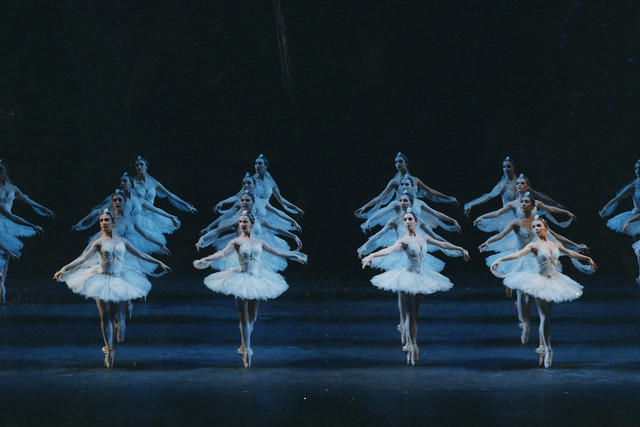 BalletCamp's tweet photo. From the “Shadows” of La Bayadère to abstract compositions of George Balanchine 💎

Photo of Mark Olich
On photo Uliana Lopatkina, Vladimir Ponomarev

#Bayadere #Balanchin #Mariinsky #ballet #russianmasters #russianballet #balletcamp https://t.co/TSrCckfmD6