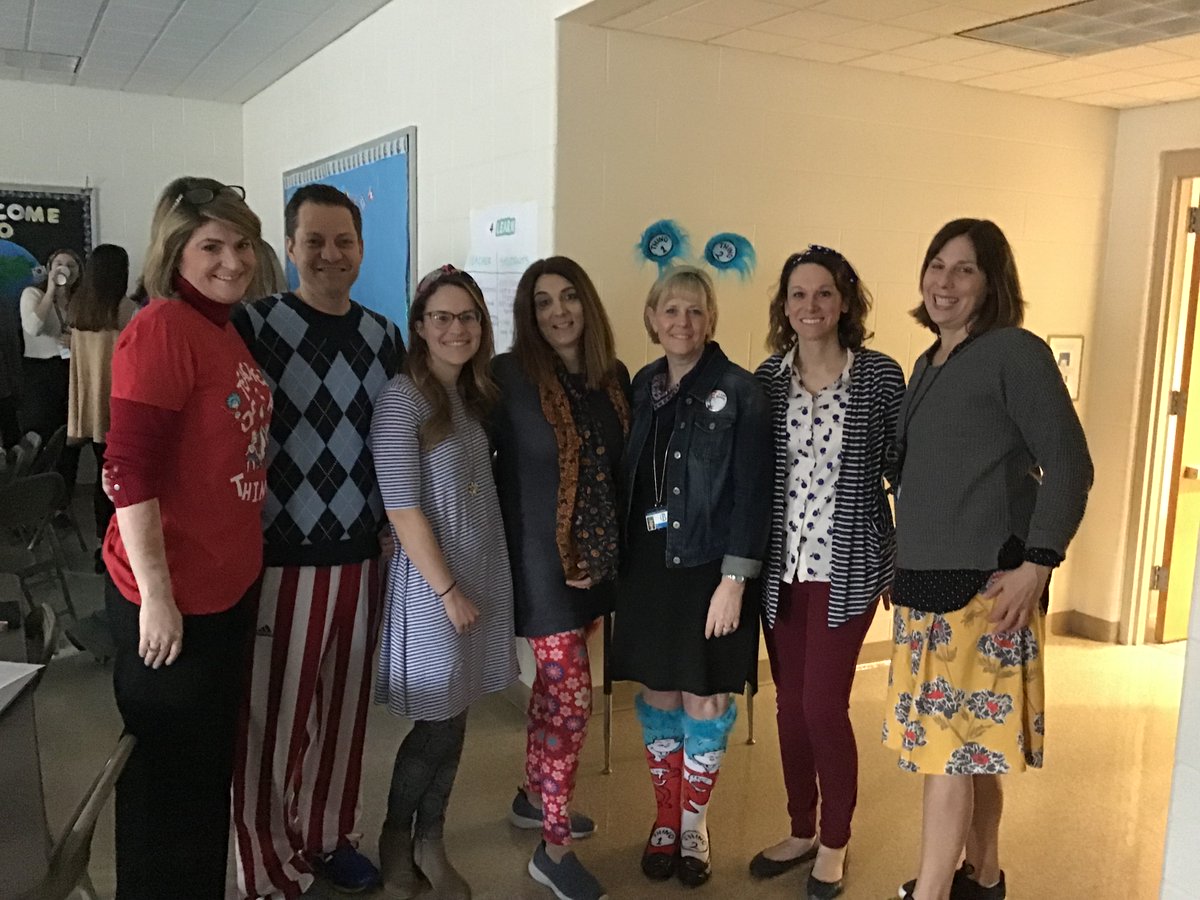 Groveland teachers love Wacky Wednesday! <a href="/CBGrovelandEl/">Groveland Elementary</a> <a href="/CBKellySzemanek/">Kelly Szemanek</a> <a href="/kobrienCBSD/">Kathleen O'Brien</a>