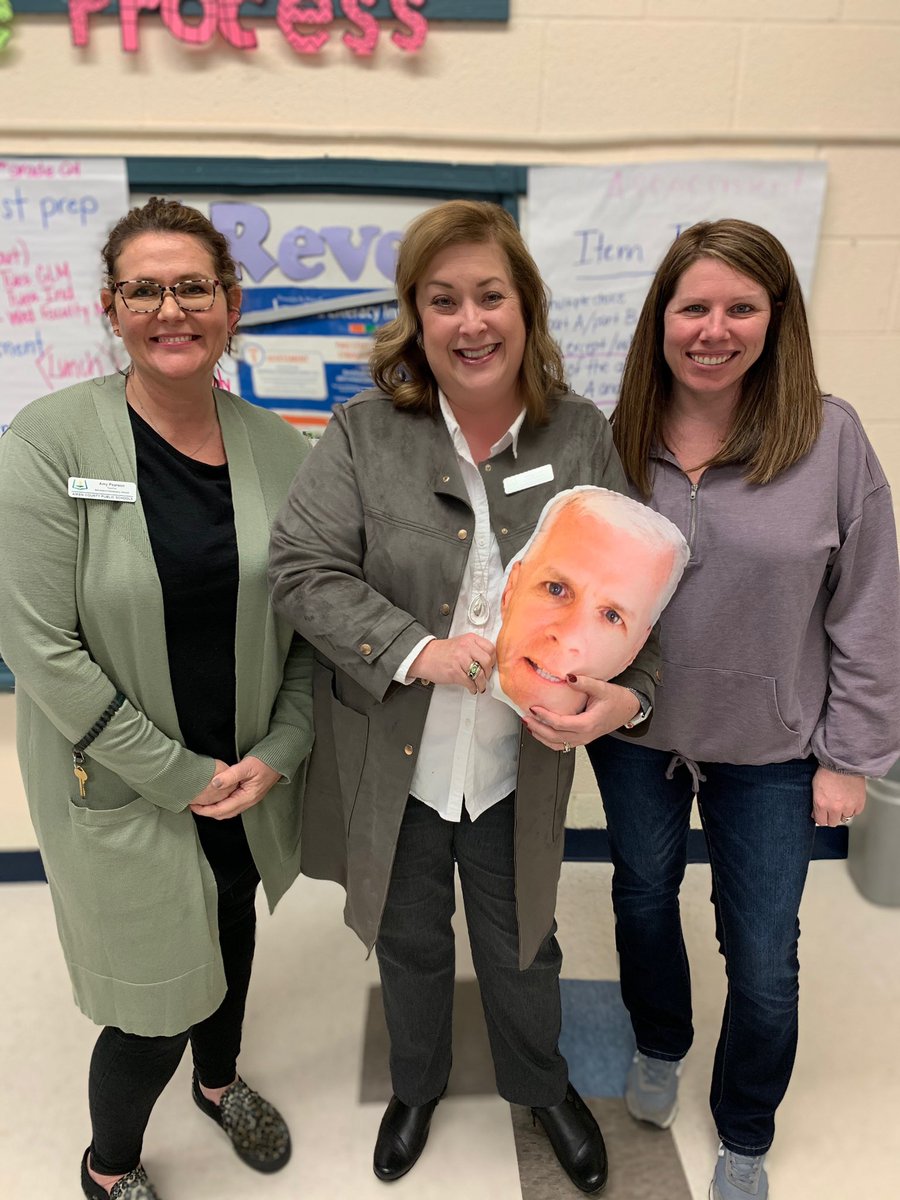 My BES 3rd grade peeps brought in my curriculum spirit animal as a gift for me today! Love my BES teams! #theyhadmeapillowmade #bestgiftever #wormelistalker #hecangoeverywherewithmenow <a href="/rickwormeli2/">Rick Wormeli</a> <a href="/terrimorris/">Terri Morris</a> <a href="/amy_forreal/">Amy Pearson Coleman</a> <a href="/tkyounts/">Tabatha Younts</a> <a href="/theMinolfo/">Salvatore Minolfo</a> <a href="/DoveMicki/">Micki Dove</a>