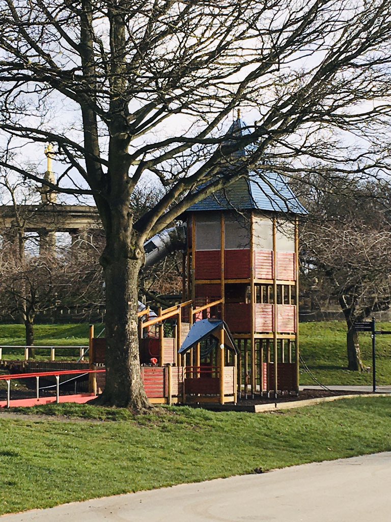 A welcome taste of spring today for our weekly Wednesday gardening session 🌺🌿🌤 <a href="/KirkleesCouncil/">Kirklees Council</a>