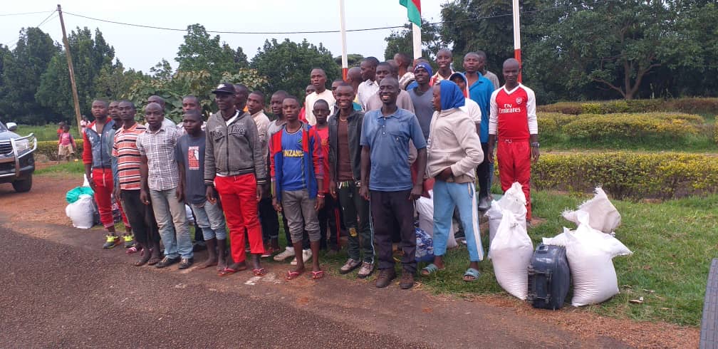 PButanyerera's tweet photo. #Burundi ce mercredi 04.03.2020 la @KirundoProvince a reçu 46personnes expulsées par le #Rwanda qui viennent de passer 2mois dans la formation patriotique dans le centre de transit de #SONGORE en Commune #Kiremba @NgoziProvince. https://t.co/qoknLGN9fd