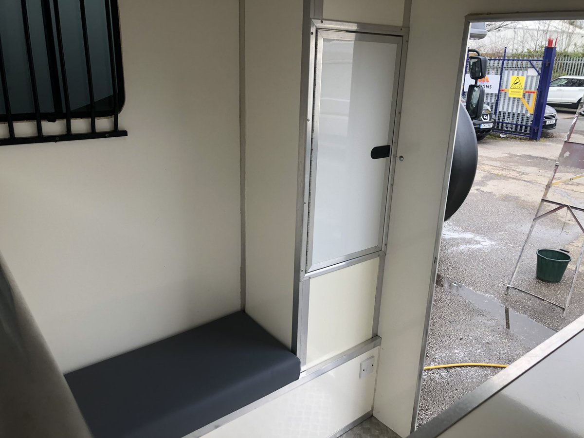 Cooke_Coach's tweet photo. FOR SALE - 3.5t Regent
09 VHall Movano
12 months MOT
1 owner for 7 years since conversion.
Horse/reverse camera
Horse area floor, partitions, ramp etc all been checked by ourselves &amp; in great order.

137,000 miles -  very well looked after

Payload 840kg

Price £16,995 https://t.co/ywmobtIJTD