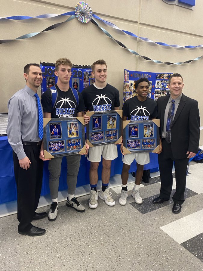 Their reign isn't over yet! Come &amp; support our seniors this Friday, March 6, during their REGIONAL CHAMPIONSHIP at 7:00...HOME GAME BABY!
Go Rockets!
#centralrockets #rocketsbasketball #district301 #CHS301Marketing