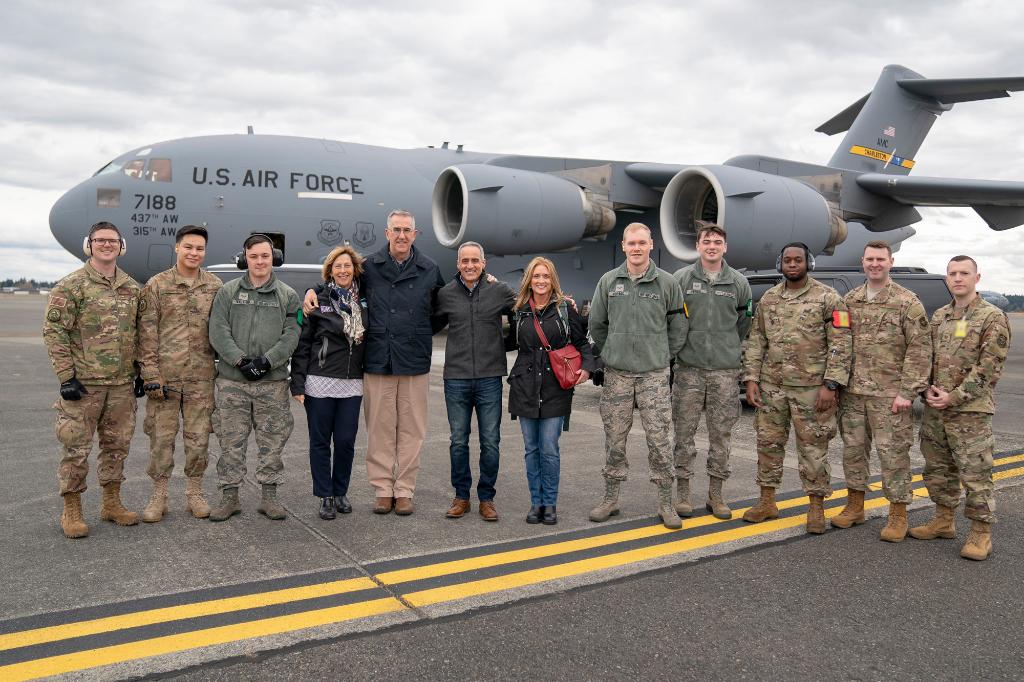 The_USO's tweet photo. Vice Chairman of @thejointstaff Air Force Gen. John E. Hyten and Senior Enlisted Advisor to the Chairman (SEAC) Ramon “CZ” Colon-Lopez are joining the USO on a tour to thank our troops. 📸: @DeptofDefense photo by Navy Petty Officer 1st Class Carlos M. Vazquez II #USOTour2020 https://t.co/YvAb8xNHVA