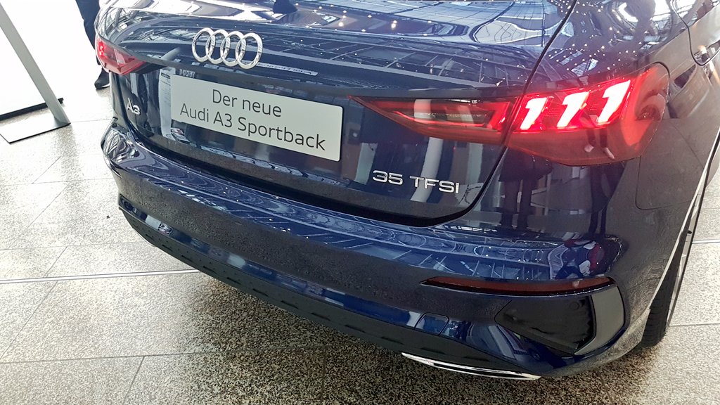 SheWontC0meBack's tweet photo. Gerade den neuen Audi A3 Sportback probe gesessen.
#AudiMuseum https://t.co/ScilJ9Xvef