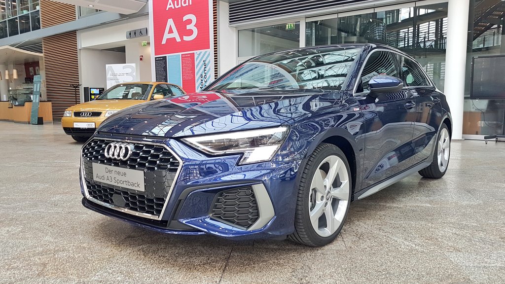 SheWontC0meBack's tweet photo. Gerade den neuen Audi A3 Sportback probe gesessen.
#AudiMuseum https://t.co/ScilJ9Xvef
