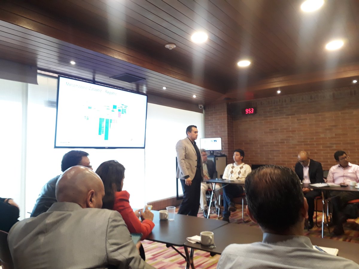 proadmontierra's tweet photo. Encuentro de la Agencia de Implementación con @CatastroBogota @GolgiAlvarez Luisa Burbano, Henry Rodríguez Sosa (Director de Catastro Bogotá), Kaspar Eggenberger, Andres Guarín y @dani_casalprim compartiendo experiencias y saberes. https://t.co/77UI1vZjZq