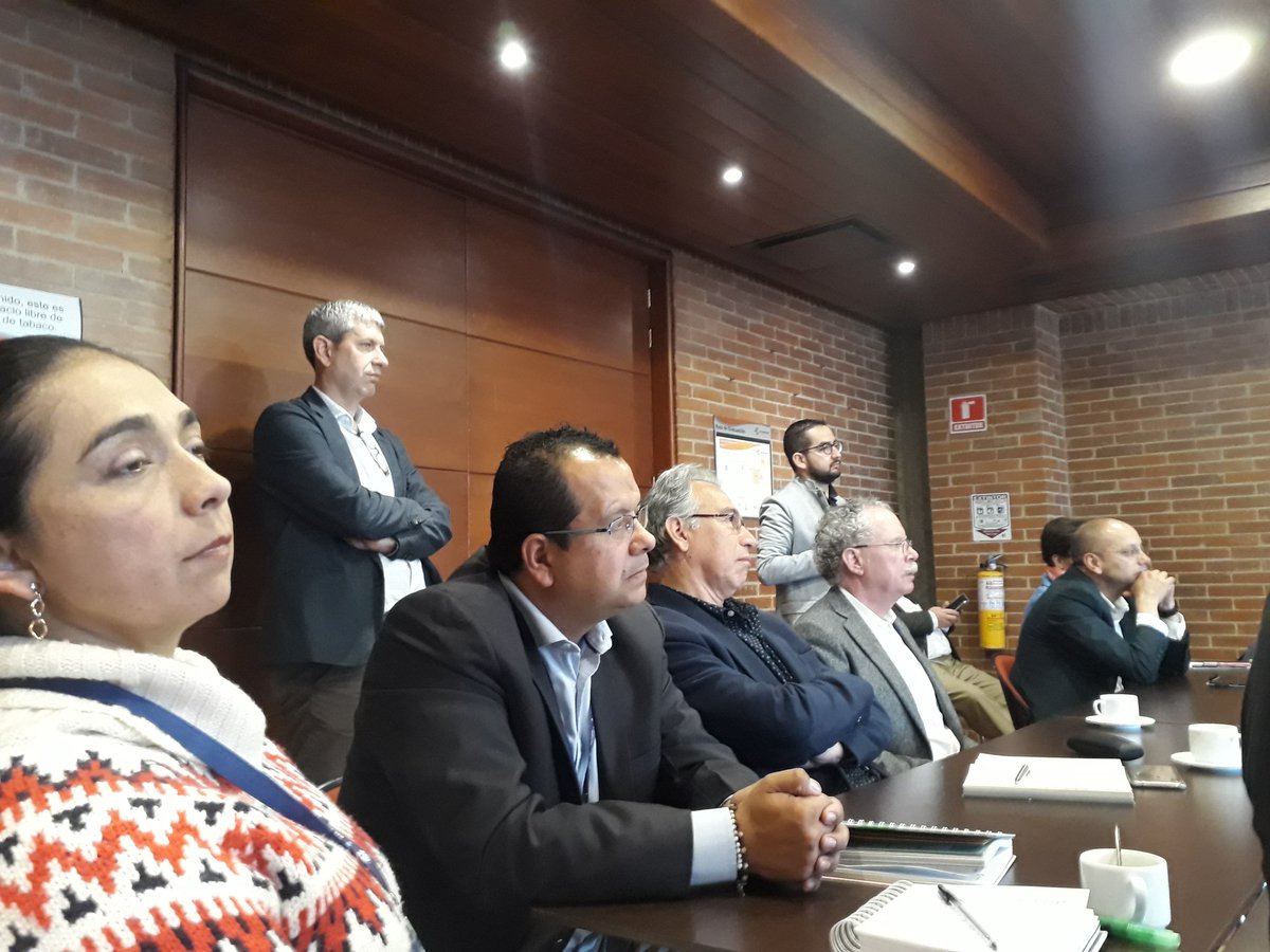 proadmontierra's tweet photo. Encuentro de la Agencia de Implementación con @CatastroBogota @GolgiAlvarez Luisa Burbano, Henry Rodríguez Sosa (Director de Catastro Bogotá), Kaspar Eggenberger, Andres Guarín y @dani_casalprim compartiendo experiencias y saberes. https://t.co/77UI1vZjZq