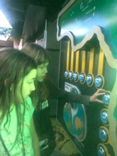 MayportCSES's tweet photo. @MayportCSES had a visit from the "WaterVentures Florida's Learning Lab" traveling science center. Our 4th and 5th graders explored the mobile lab to learn about Florida's watershed and water conservation. #MayportScienceKids #MayportScienceFam #WeHaveThat https://t.co/QNT3hHOnNP