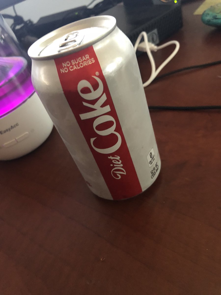 AmyAhnSully's tweet image. Get you an Asst ND who takes all the leftover Super Tuesday Diet Cokes and puts them in the fridge for you. @jbbreazeale #IHaveAProblem