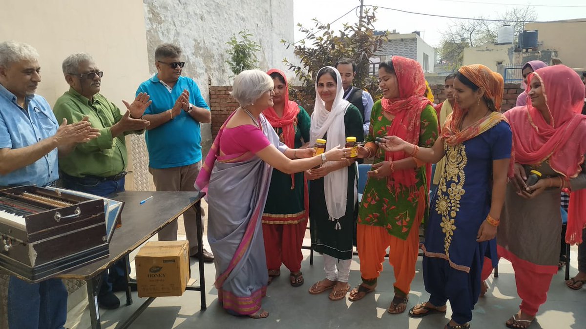 ETASHAsociety's tweet photo. In continuation of the women's week, a rangoli competition was held at ETASHA's Janouli Centre #CDC4. ETASHA President Dr Meenakshi Nayar encouraged the women from the Women's Entrepreneurship Programme to be financially independent.
#Womensday #womenempowerment
#Eachforequal https://t.co/A6LrhBa80R