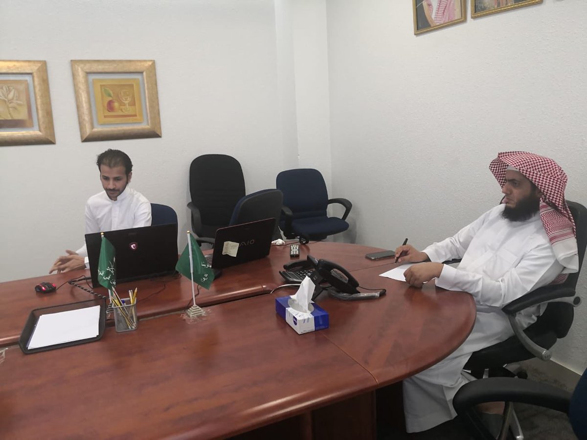 عميد شؤون الطلاب د.عبدالله بن منصور آل عضيد يستعرض برنامج قسم الأندية الطلابية الإلكتروني الجديد قبل التدشين.         #جامعه_الملك_خالد                                          #عمادة_شؤون_الطلاب