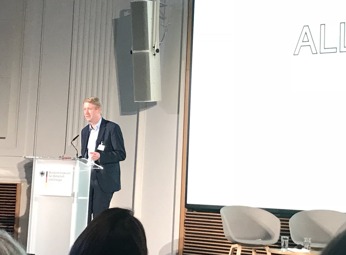 AllBrightGer's tweet photo. „In Schweden wurde das #Ehegattensplitting schon 1971 abgeschafft. Es galt schon damals als nicht mehr zeitgemäß.“
AllBright-Geschäftsführer Christian Berg im @bmwi_Bund. 🇸🇪#Weltfrauentag #StarkeFrauenStarkeWirtschaft https://t.co/xco7mlYZ97