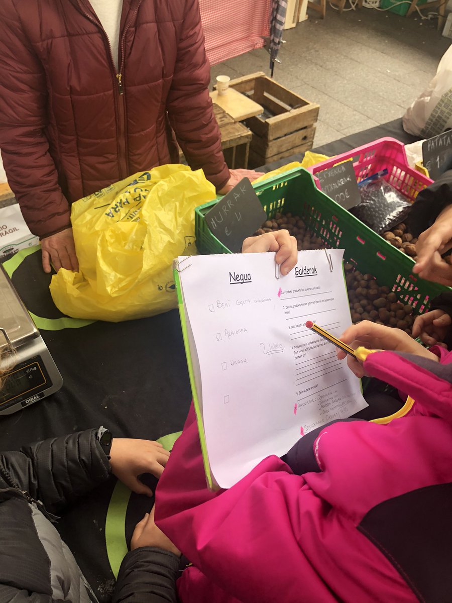 perretxido's tweet photo. Gaur baliabidera bisita izan dugu, Ordiziako D’elikatuz interpretazio zentrora eta Ordiziako azokan barrena ibili gara🥦🥒🍏🥖 https://t.co/hTDZC425D8