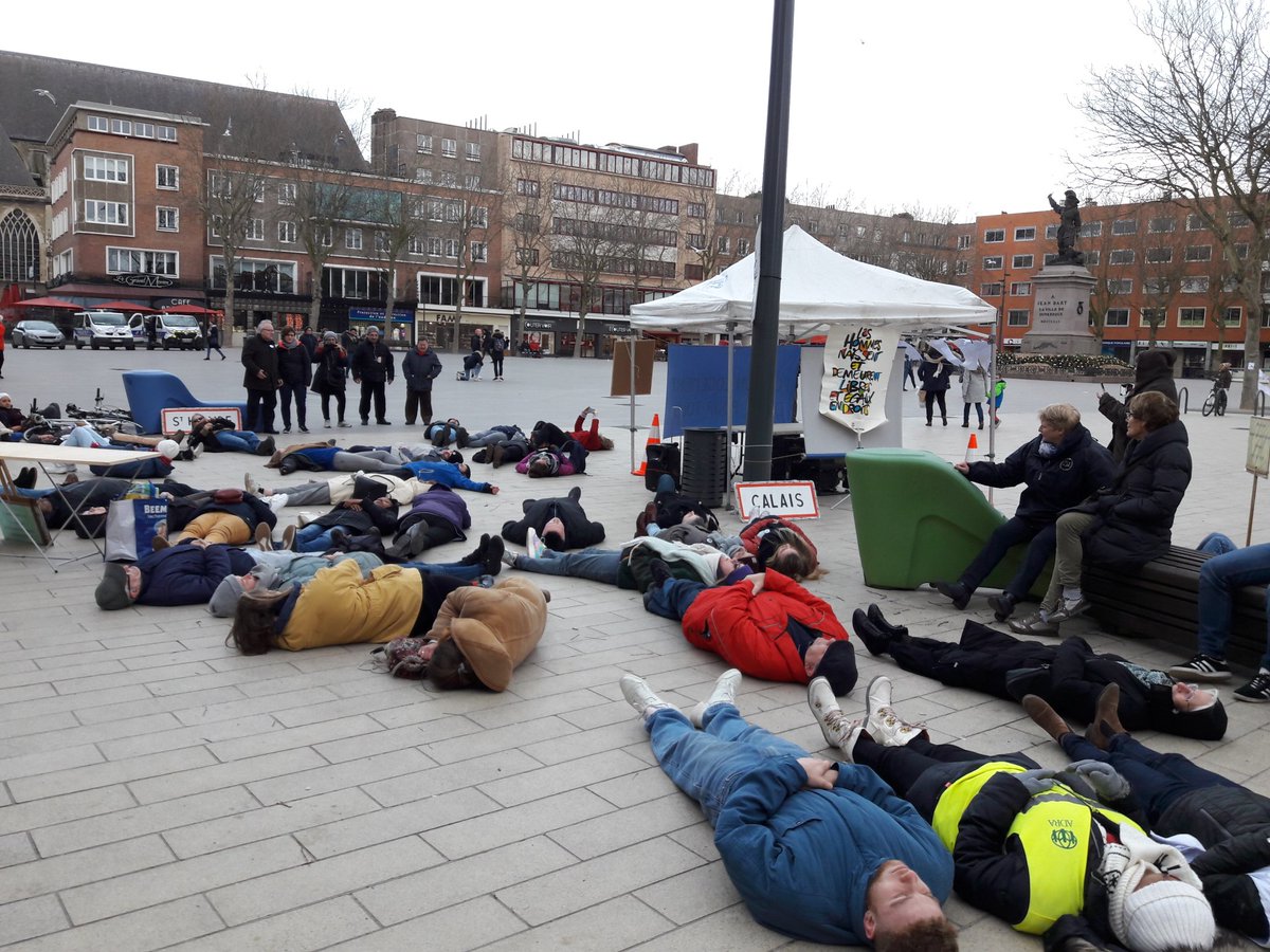 AubergeMigrants's tweet photo. "Dehors n'est pas un logement" https://t.co/JDHCLc0fKN