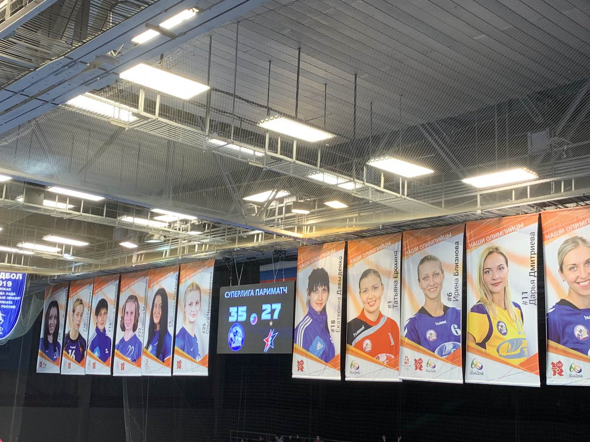 #ЛадаТольятти <a href="/ladahandball/">Гандбольный клуб "ЛАДА"</a> отметила наступающее #8Марта победой 35:27 над #ЗвездаЗвенигород в париматче Суперлиги. Цветы 🌷🌷🌷 от Губернатора #СО <a href="/D_Azaroff/">Дмитрий Азаров</a> к празднику получили игроки и гостьи на трибунах. Специальный букет от имени главы региона - Ирине Близновой 💐🥇🏆