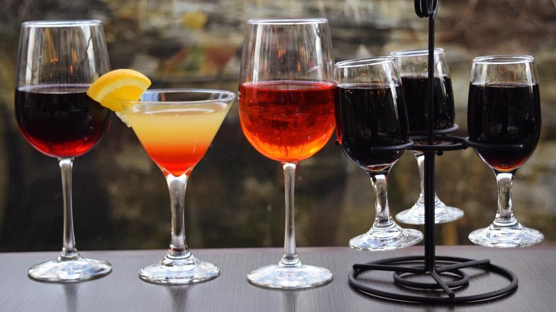 Favorite cocktails, favorite friends and favorite time of day. #happyhour #joinus #BOTR