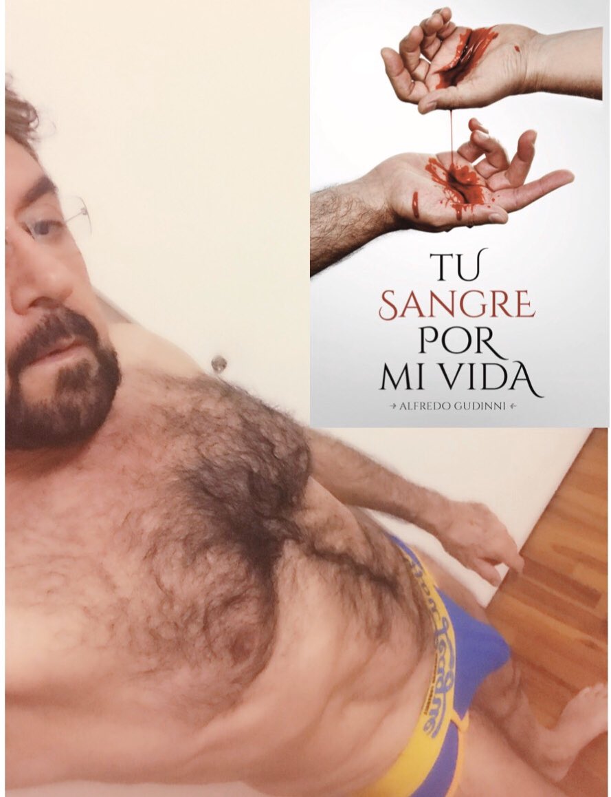 FGudinni's tweet photo. El famoso argumentista de churrazos de luchadores, husmeó en el celular del amigo que tanto lo alborotaba. Rápidamente descubrió que el cabrón doctorcito lo tenía registrado nada menos que como Adriana. Pinche clóset! Mi novela #TuSangrePorMiVida. Interesados contactarme! https://t.co/SO2vCLSPci