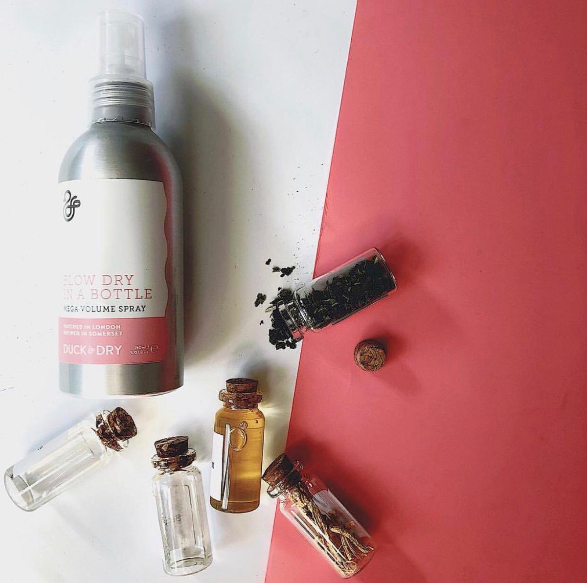 The secret ingredients that go into our magical Blow Dry In A Bottle for the ultimate blow dry at home...🤫 Available online or in-store
•
•
#duckanddry #blowdryinabottle #haircare #hairproducts #blowdry #blowdrybar #hairgoals #naturalhaircare #naturalproducts