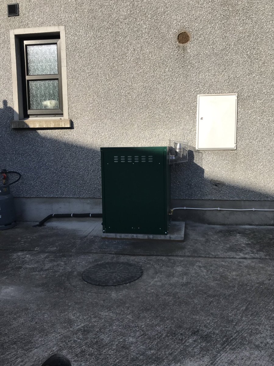 mcminnboilers's tweet photo. ☀️Great weather for a #firebird #sliverpac installation☀️ Phone or text for a quote @mcminnboilers https://t.co/lkv18uTHBO