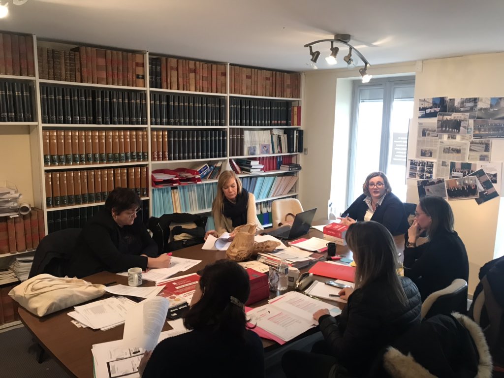 Actu <a href="/Barreau_Chrbg/">Barreau de Cherbourg</a> : préparation de #ladéfensemassive en comparution immédiate jeudi 5 mars devant le #tribunal de #Cherbourg #mobilisation des #AvocatsEnColere <a href="/LaPresseManche/">La Presse de la Manche</a> <a href="/Sonia_Krimi/">Sonia Krimi</a> <a href="/tendanceouest50/">Tendance Ouest 50</a> @fbleubnormandie <a href="/feral_schuhl/">Féral-Schuhl</a>