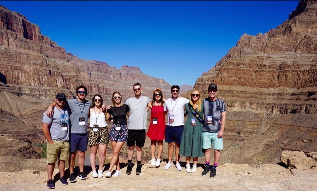 SundanceHeli's tweet photo. Travel with friends, make it a memorable one. 👍

#GrandCanyon picnic: https://t.co/Lgcb3MvD0a https://t.co/GLz81TE3Pk