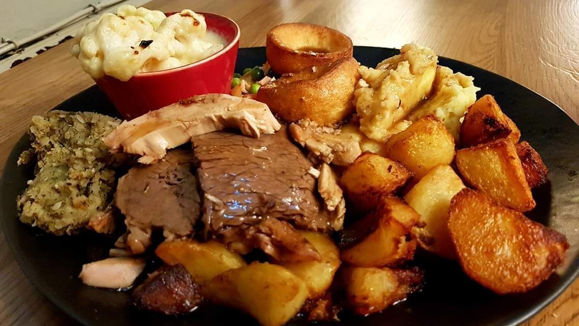 StanleyArmsPR1's tweet photo. At The Stanley Arms we do roast dinners 7 days a week. Order online via Just Eat, Deliveroo, Uber Eats or pop in and wash it down with a nice cold pint of beer.... https://t.co/msC3IKlQD0
