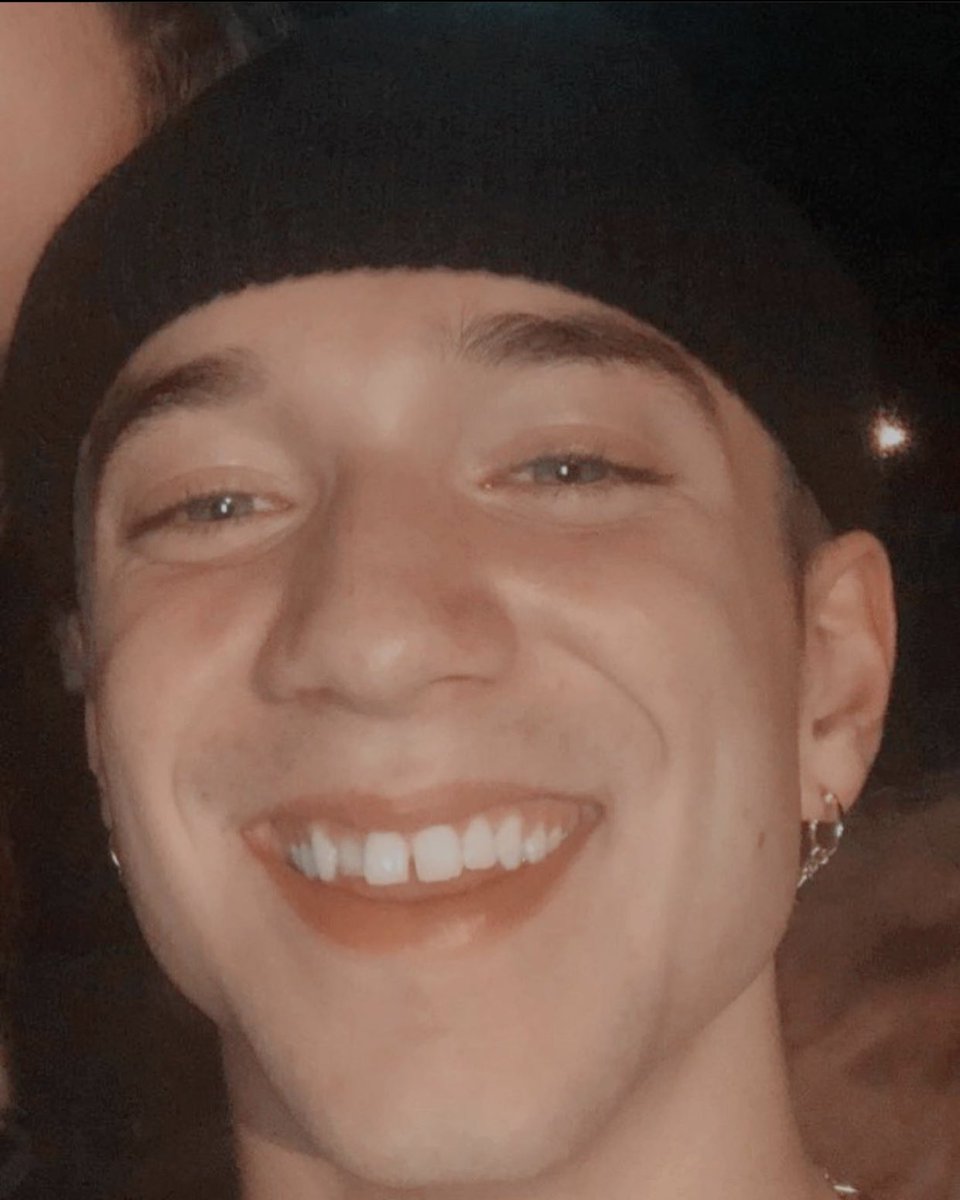 picsofseavey's tweet photo. stay happy @SeaveyDaniel :) https://t.co/gbLLeTwgZ7