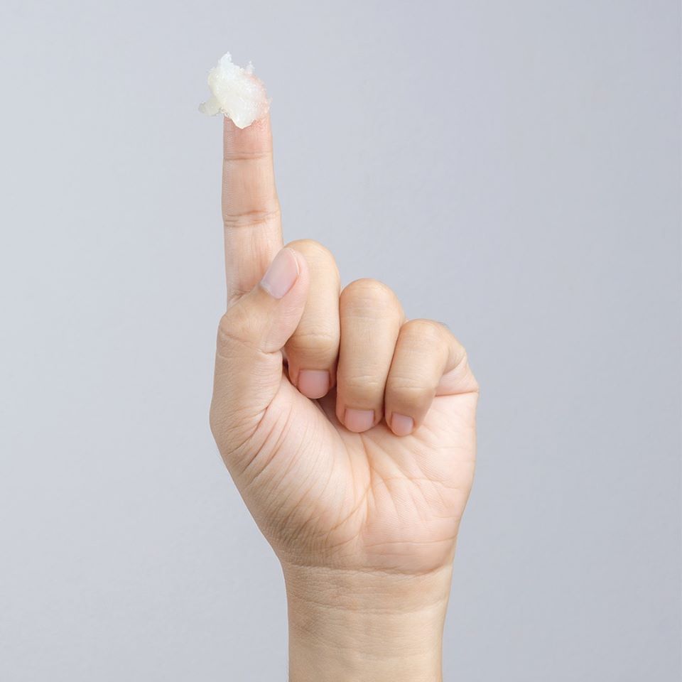 FDTysonsCorner's tweet photo. You don’t always have to break the bank to get an effective skin care product. Petroleum jelly is one of the cheapest and effective products for certain skin health needs. #SkinCareHack https://t.co/2f2zHAs4fj
