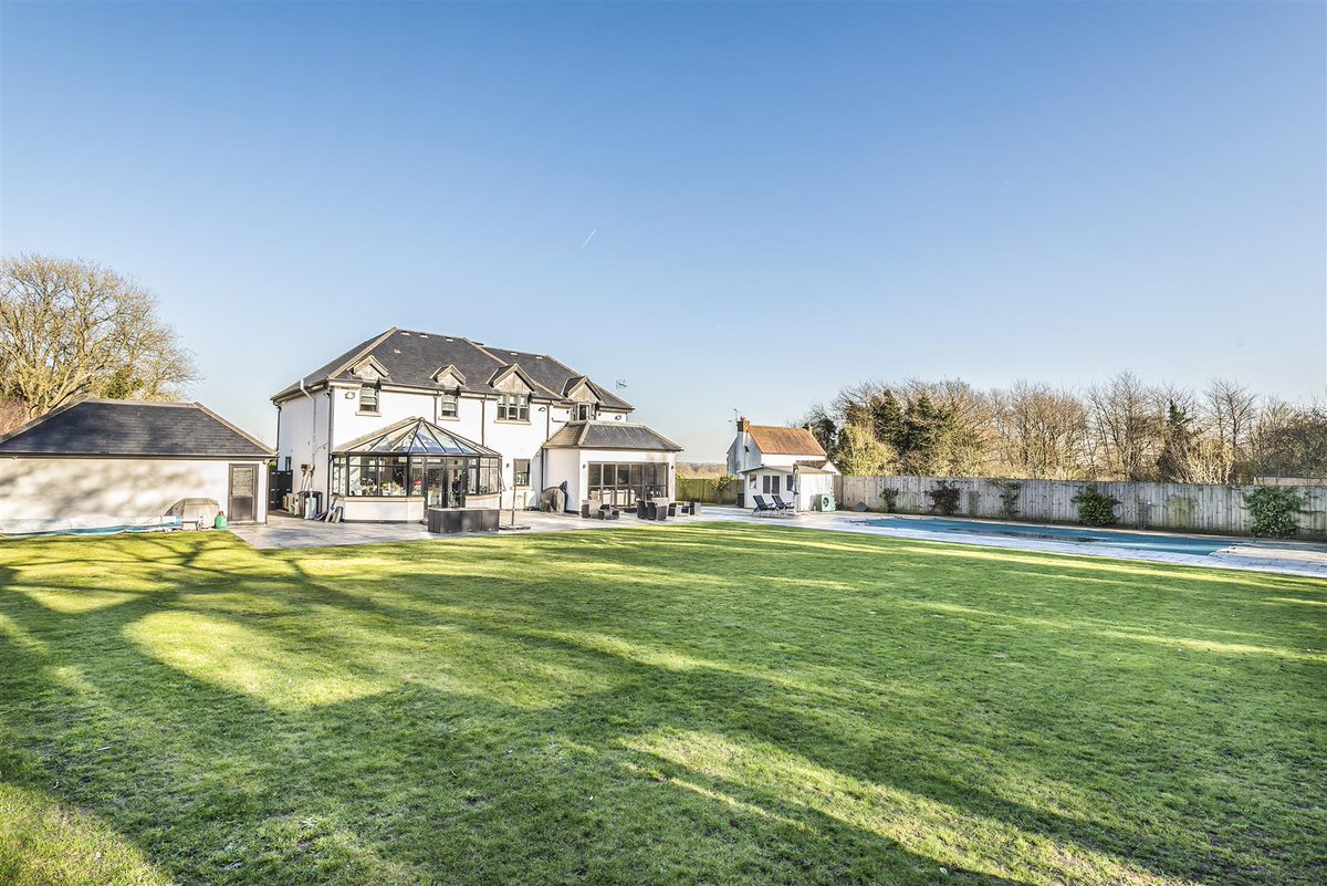 FrescResi's tweet photo. Finally a glimpse of sunshine &amp; a chance to enjoy our gardens for the first time this year! Set on a plot of 0.6acre, this gorgeous garden in Radlett is one to be enjoyed &amp; even includes an outdoor swimming pool  🏊‍♂️ https://t.co/o8LyFJiNQB

💷 £3,695,000
📞 01923 589 400 https://t.co/D0qRaxF5qA