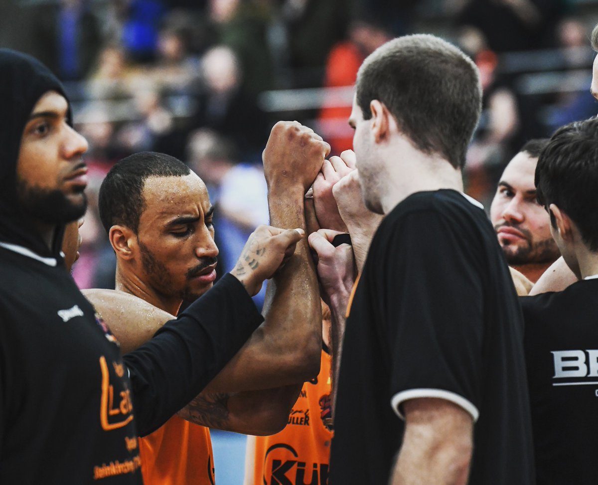 WihaPanthers's tweet photo. ✌Zweimal noch schlafen, dann ist endlich wieder #PanthersTime!
📰 Unseren Vorbericht zum Spiel gegen die @Artland_Dragons findet ihr schon auf unserer Homepage!
https://t.co/LpcuNHsBM3
#WihaPanthers #DieGrößtenImSchwarzwald #BARMER2BasketballBundesliga https://t.co/2Sd8BsXxDr
