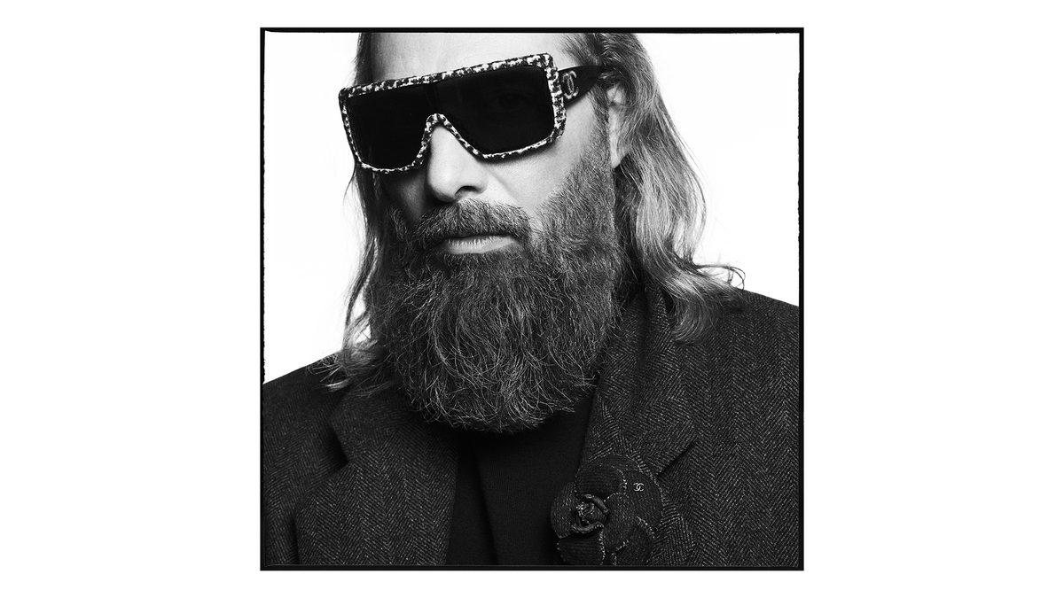 Musician Sébastien Tellier for CHANEL — photographed by Karim Sadli in the latest Spring-Summer 2020 eyewear campaign.
#CHANELEyewear #CHANELSunglasses