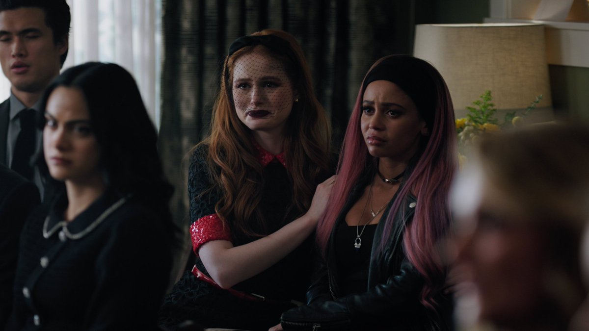 RiverdaleLATAM's tweet photo. 📸 Imagenes promocionales del capítulo 4x15 "To Die For",Hoy por @WarnerChannelLA. #Riverdale 🐍 #RIPJughead?💀 https://t.co/NRr2ffzfay