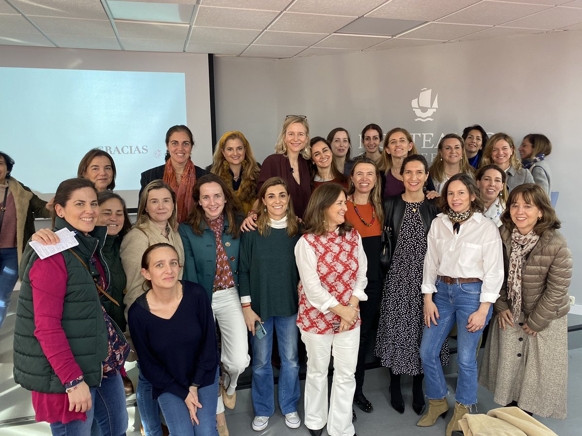 marialeonstyle's tweet photo. Me ha encantado estar hoy en #ColegioMontealto de @FomentoEdu  dando una #conferencia a las #madres sobre #moda #belleza y #comunicacion desde el enfoque @Think2BU #MariaLeonStyle #mimision #Coaching #WorkingGirl 🐞❤️👩🏼‍💻 https://t.co/bGkaBD2Dy4