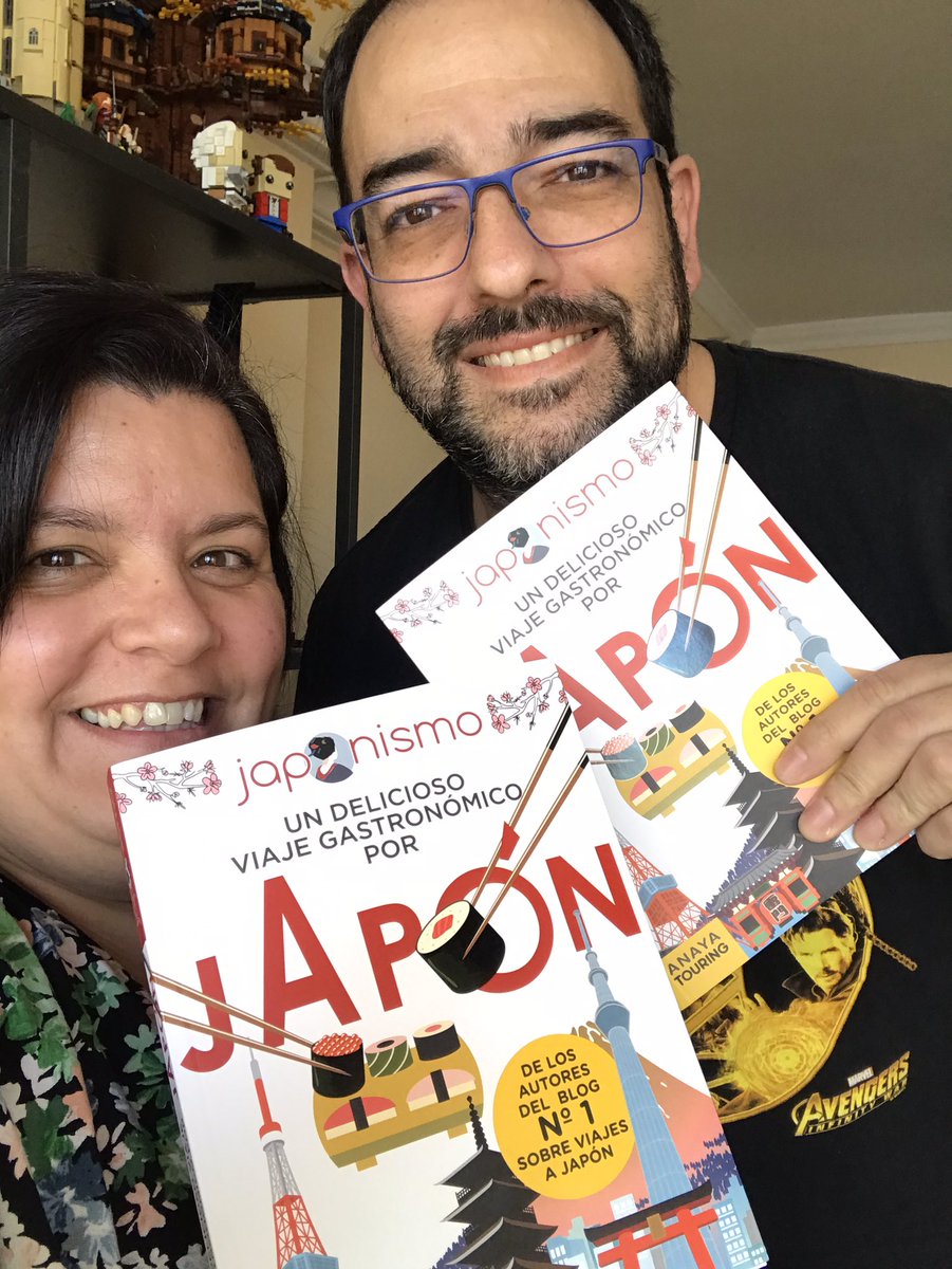 Japonismo's tweet image. 🎉¡SORPRESAAAA! 🎉
Mirad en qué hemos estado trabajando estos últimos meses... ¡Publicamos libro con Anaya! Os contamos más en stories y mañana con calma en Youtube, ¡pero no podíamos aguantarnos las ganas de enseñarlo! Cómpralo YA:
amzn.to/2VQ5fHj #JaponismoViajerosAnaya