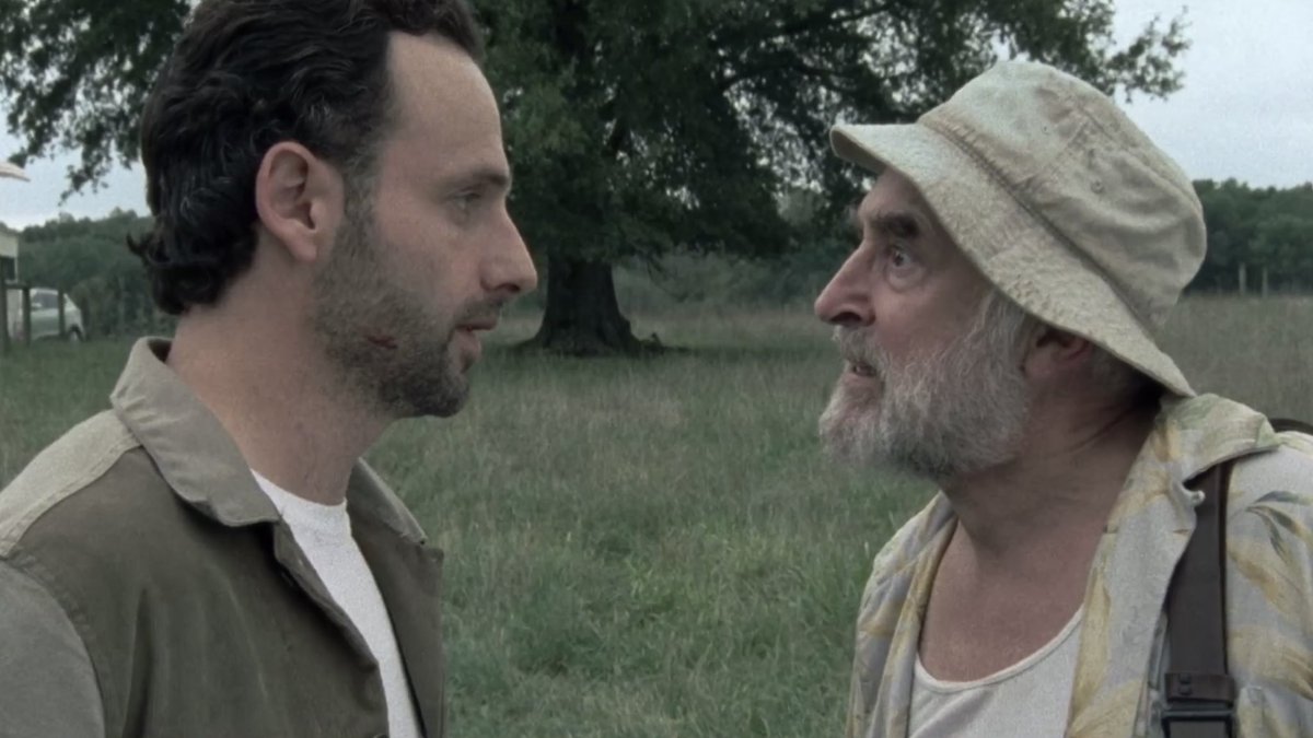 FTWDFans's tweet photo. Dale died 8 years ago today in "Judge, Jury, Executioner." 💔 #TWD https://t.co/2Mn2njvLeU