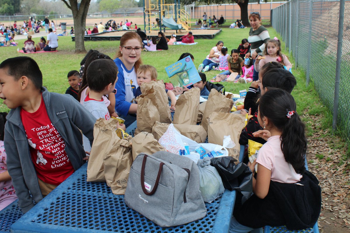 SivellsElem's tweet photo. Kindergarten Reading Picnic was held on Tuesday, March 3, 2020. #readingpicnic #wearewharton #sivellssuccess #sivellsricks #sivellsrules #sivellsstrong https://t.co/WQyxewBBU1