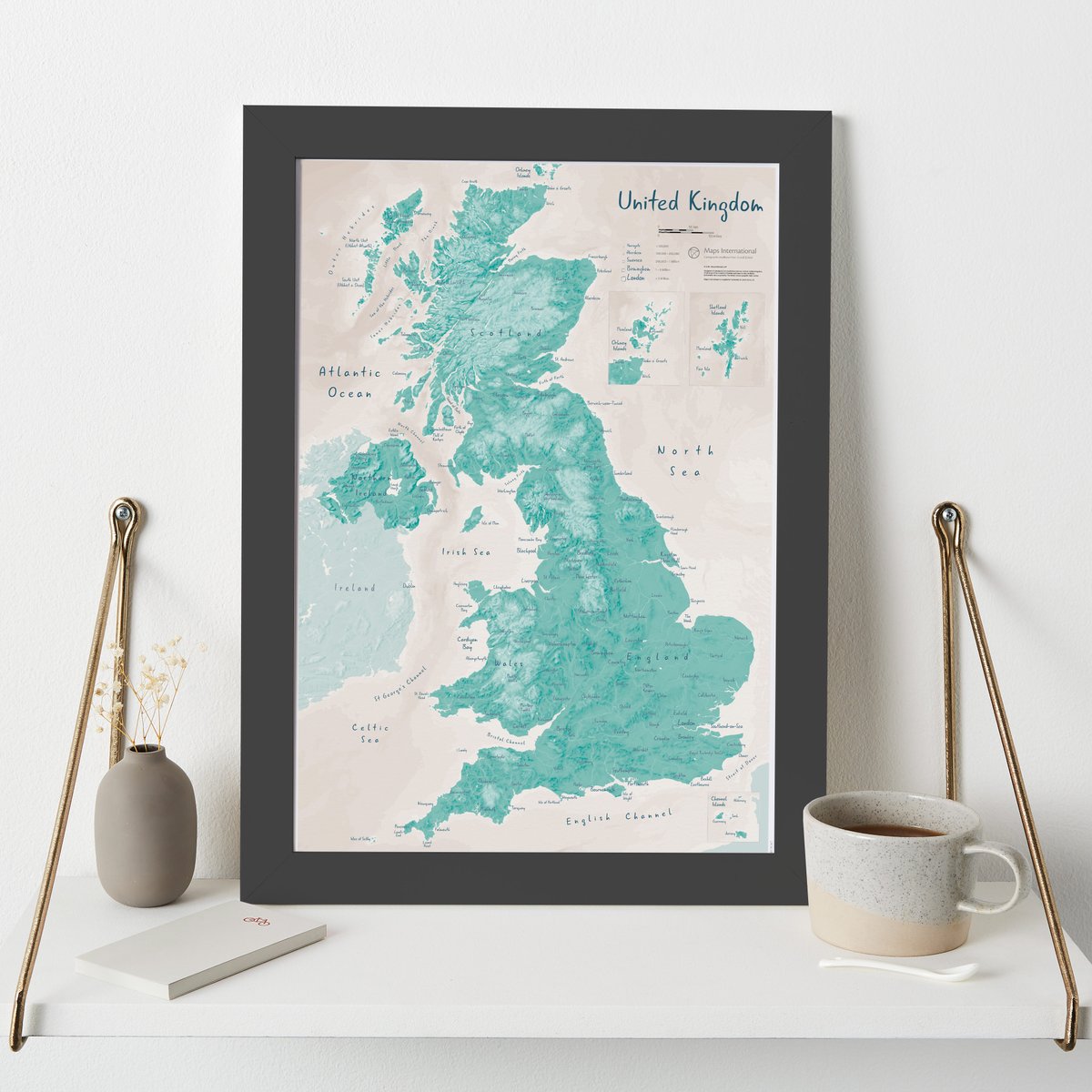 mapsinter's tweet image. The perfect gift for the trend-conscious amongst you. 🤩

Whether you're looking to spruce up your home with a splash of new colour, repurpose a work space, or looking for a gift for someone special! #UKasArt #BritishIsles #mapsinter 

soo.nr/kznV