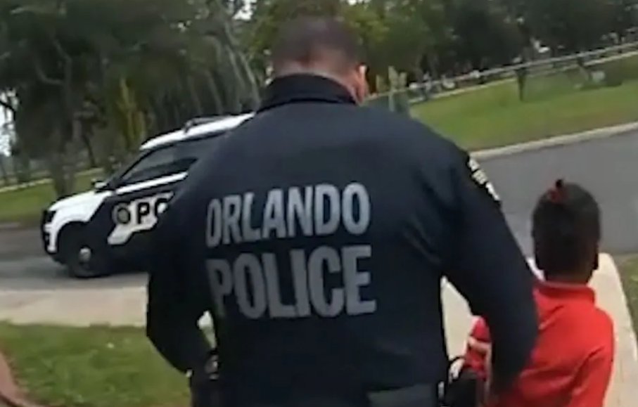 When an officer held a white zip tie in his hands, the 6-year-old girl was curious at the sight.

“What are those for?” Kaia asked the pair of Orlando officers.

“They’re for you,” school resource officer Dennis Turner said.

ow.ly/Ohiy50yxvgz